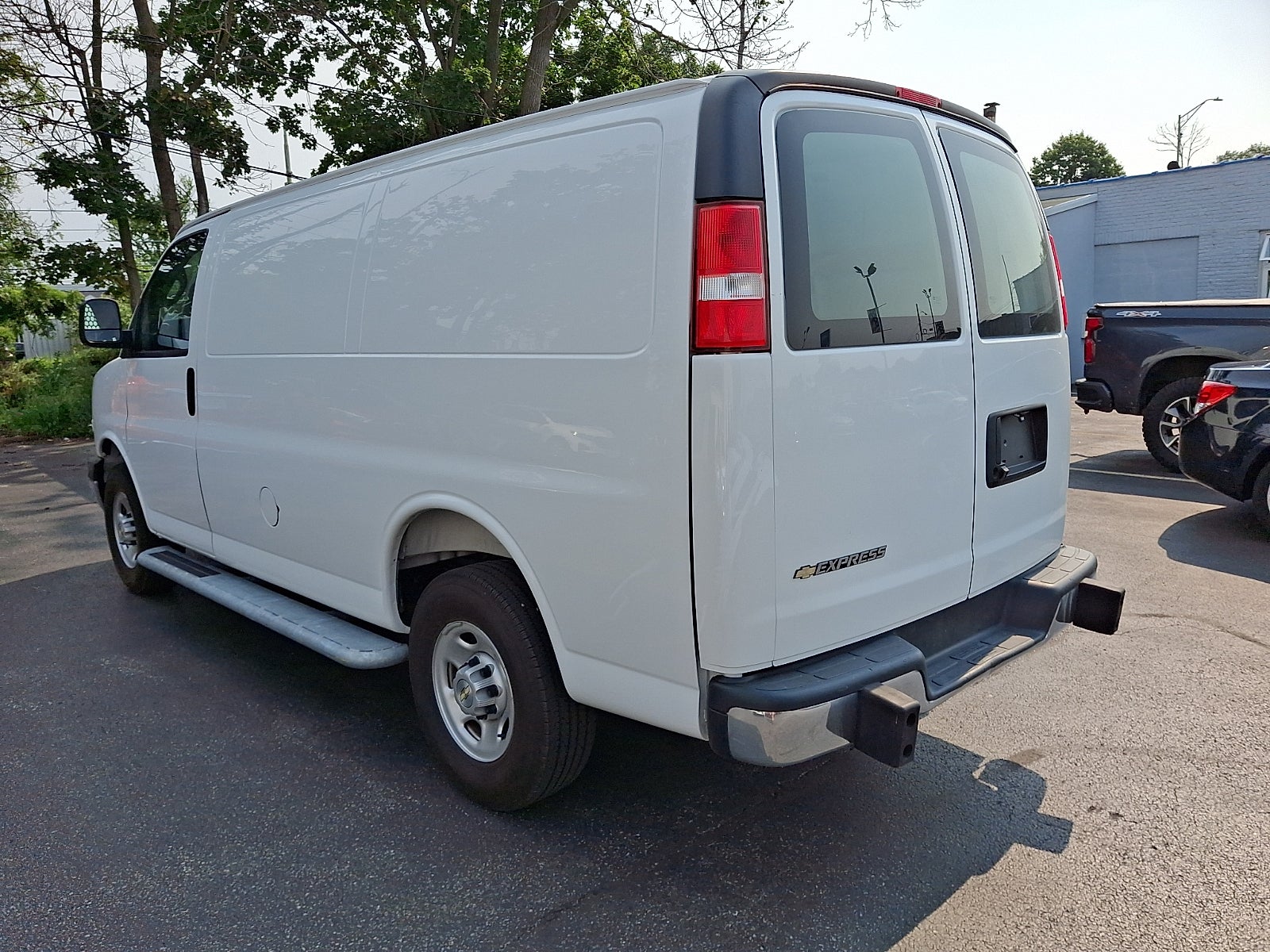 2025 Chevrolet Express Cargo WT