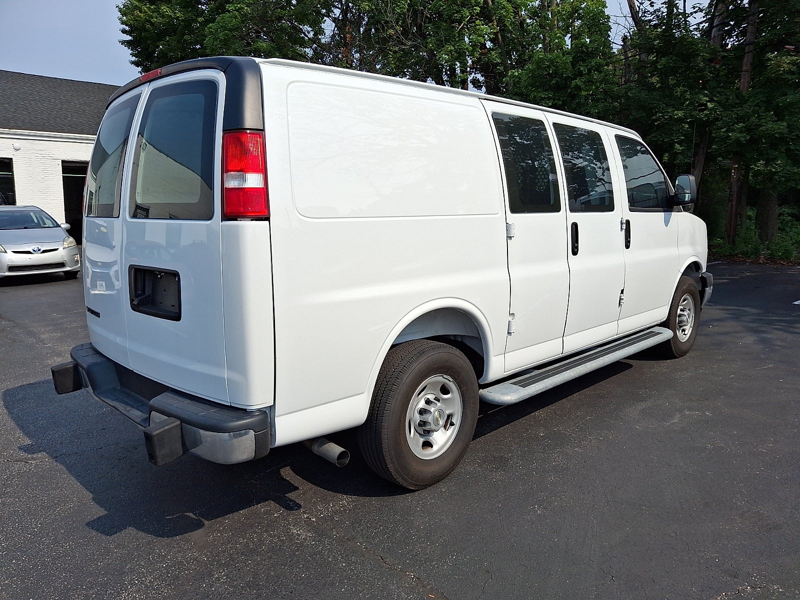 2025 Chevrolet Express Cargo WT