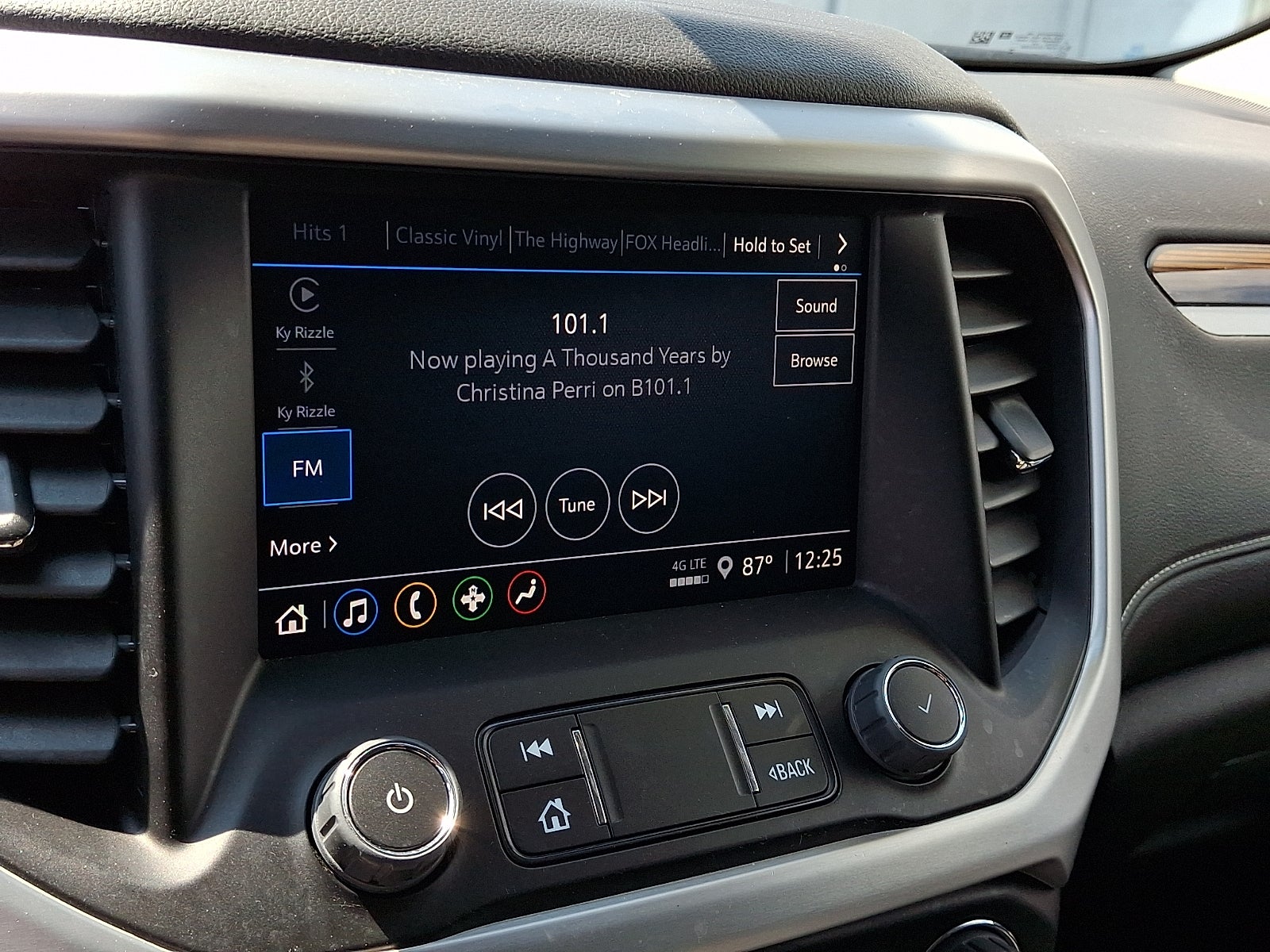 2023 GMC Acadia SLE