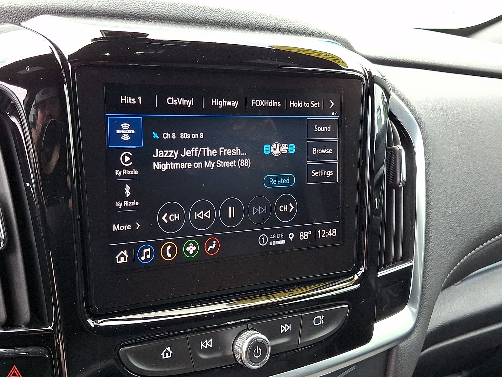 2023 Chevrolet Traverse LT Cloth