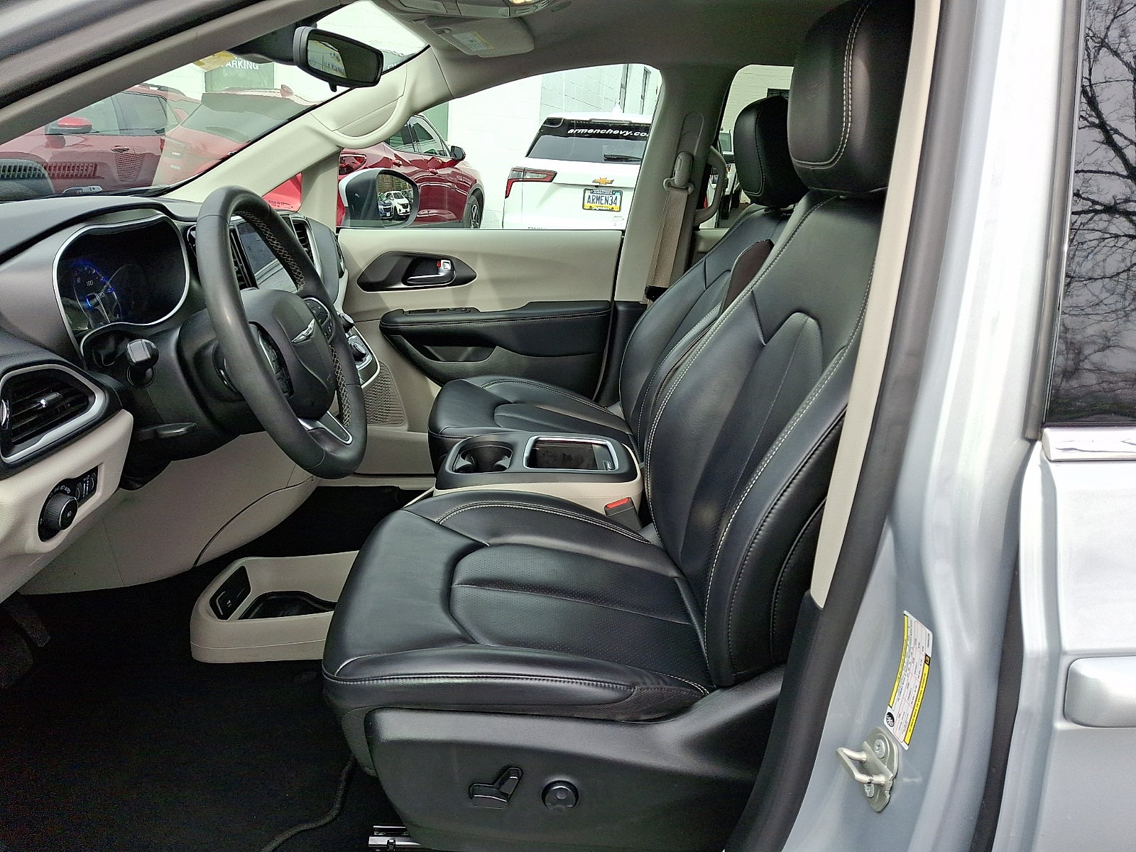 2023 Chrysler Pacifica Touring L