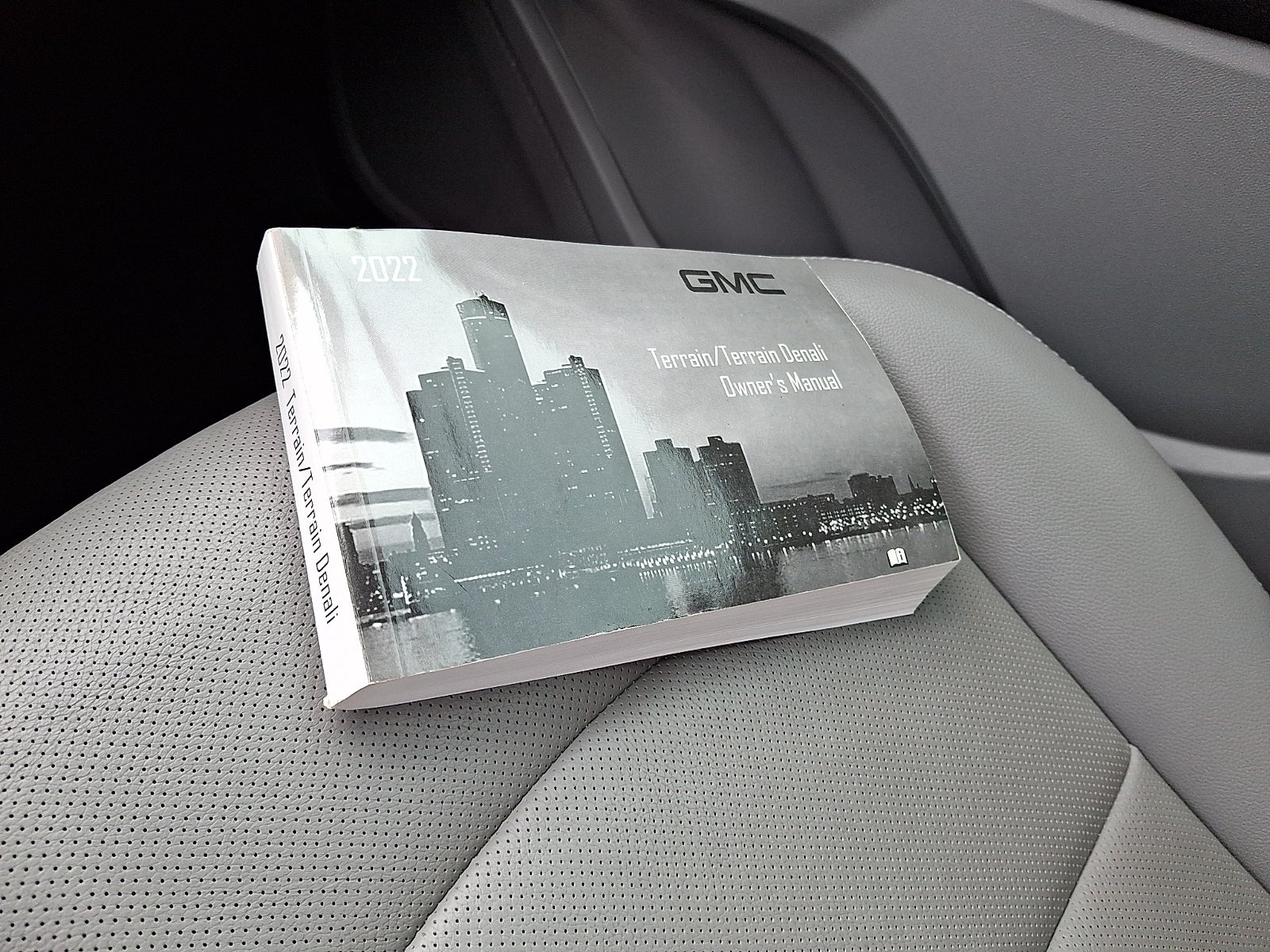 2022 GMC Terrain SLT